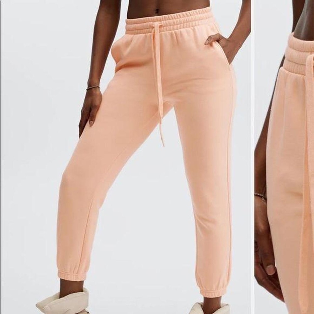 NEW WITH TAGS Fabletics Sweatpants!